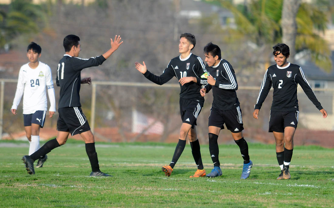 Spartans win against Los Gatos in toe-to-toe boys varsity soccer